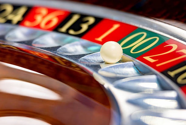 Live dealer spinning the wheel